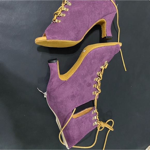 Lace up suede bottom shoes - Picture 1 of 6